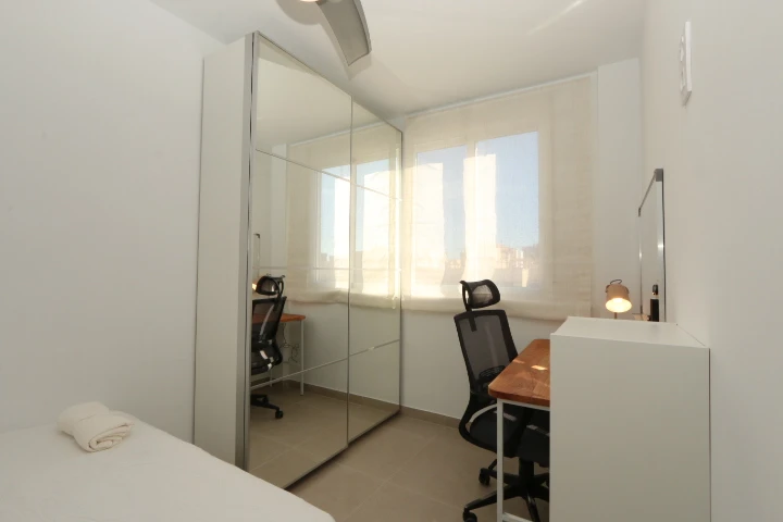 Ingeniero Rafael Janini, 27 Habitación 4