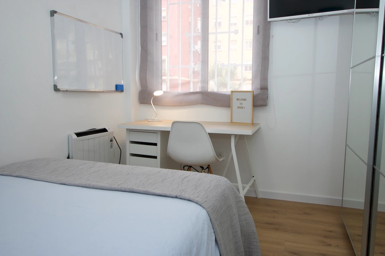 Poeta Andrés Cabrelles, 27 Habitación 1