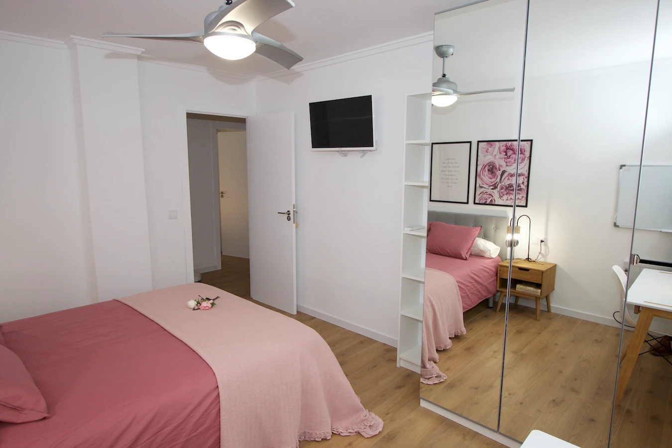 Poeta Andrés Cabrelles, 27 Habitación 3