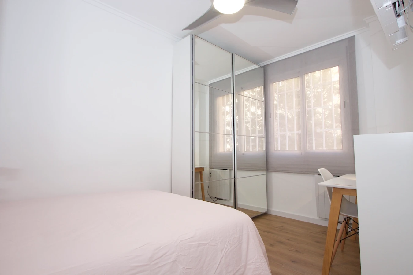 Poeta Andrés Cabrelles, 27 Habitación 4