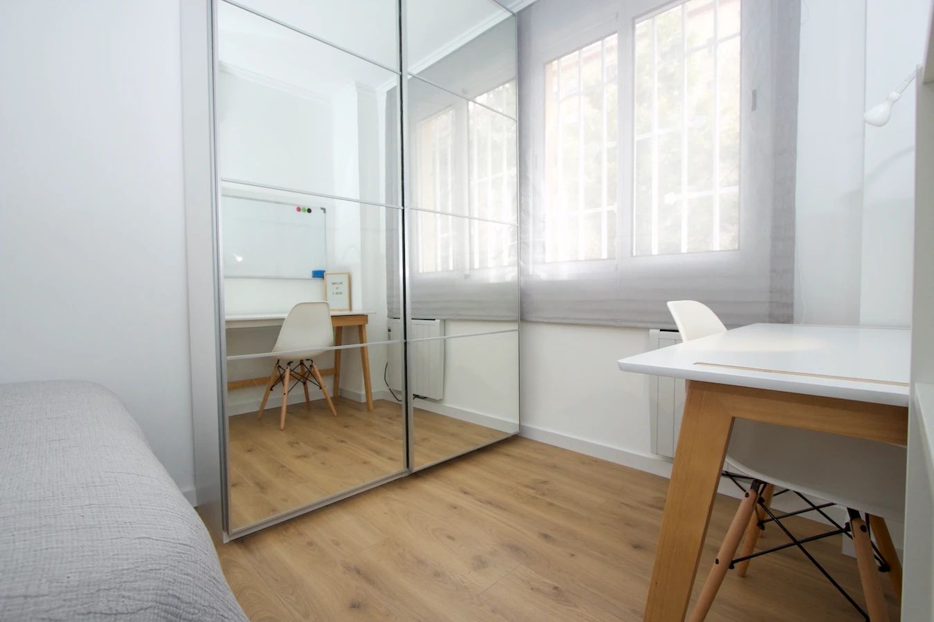 Poeta Andrés Cabrelles, 27 Habitación 4