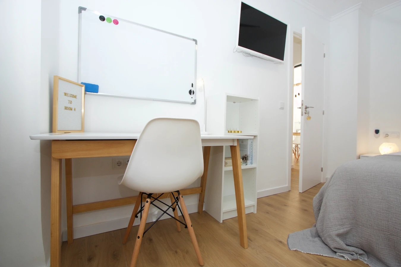 Poeta Andrés Cabrelles, 27 Habitación 4