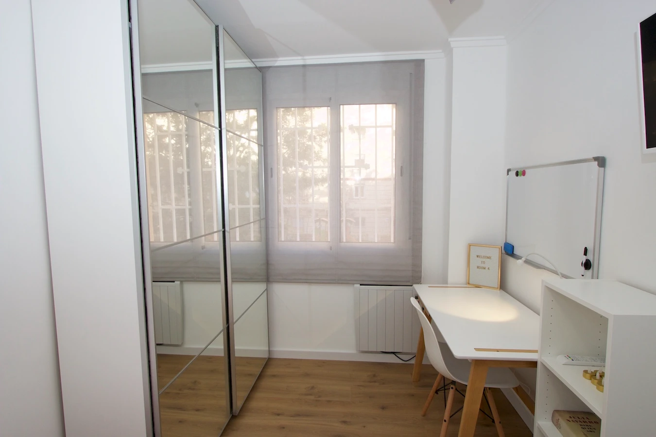 Poeta Andrés Cabrelles, 27 Habitación 4