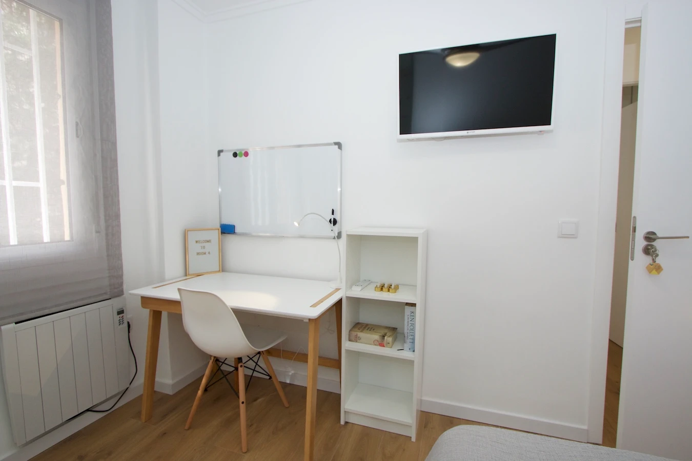 Poeta Andrés Cabrelles, 27 Habitación 4