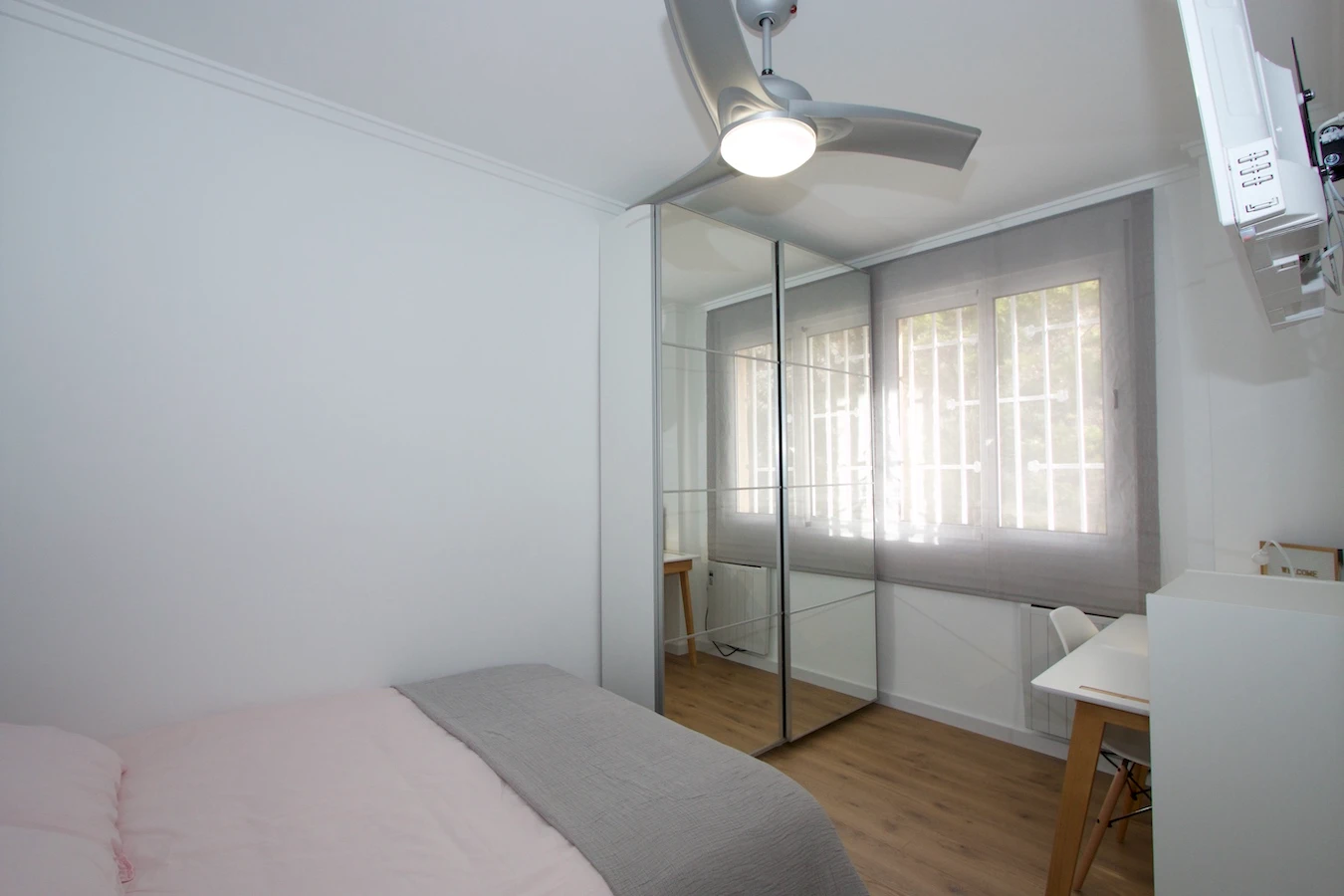 Poeta Andrés Cabrelles, 27 Habitación 4