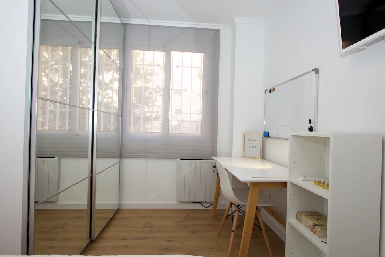 Poeta Andrés Cabrelles, 27 Habitación 4