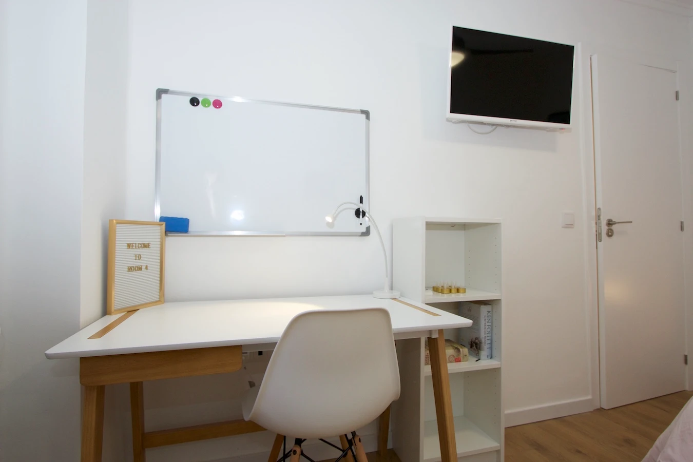 Poeta Andrés Cabrelles, 27 Habitación 4