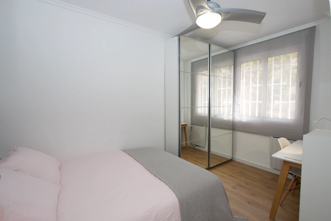 Poeta Andrés Cabrelles, 27 Habitación 4