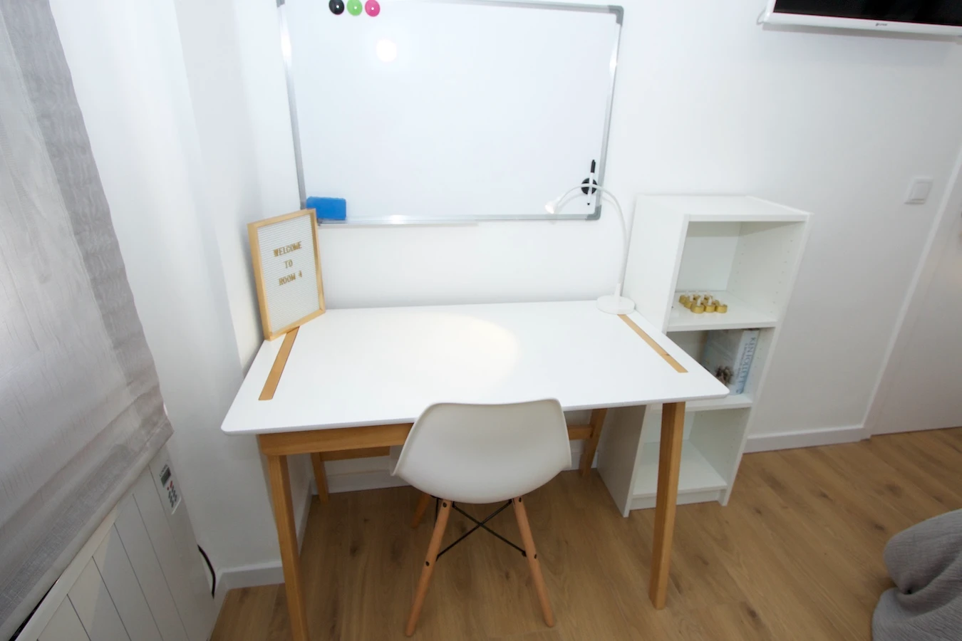 Poeta Andrés Cabrelles, 27 Habitación 4
