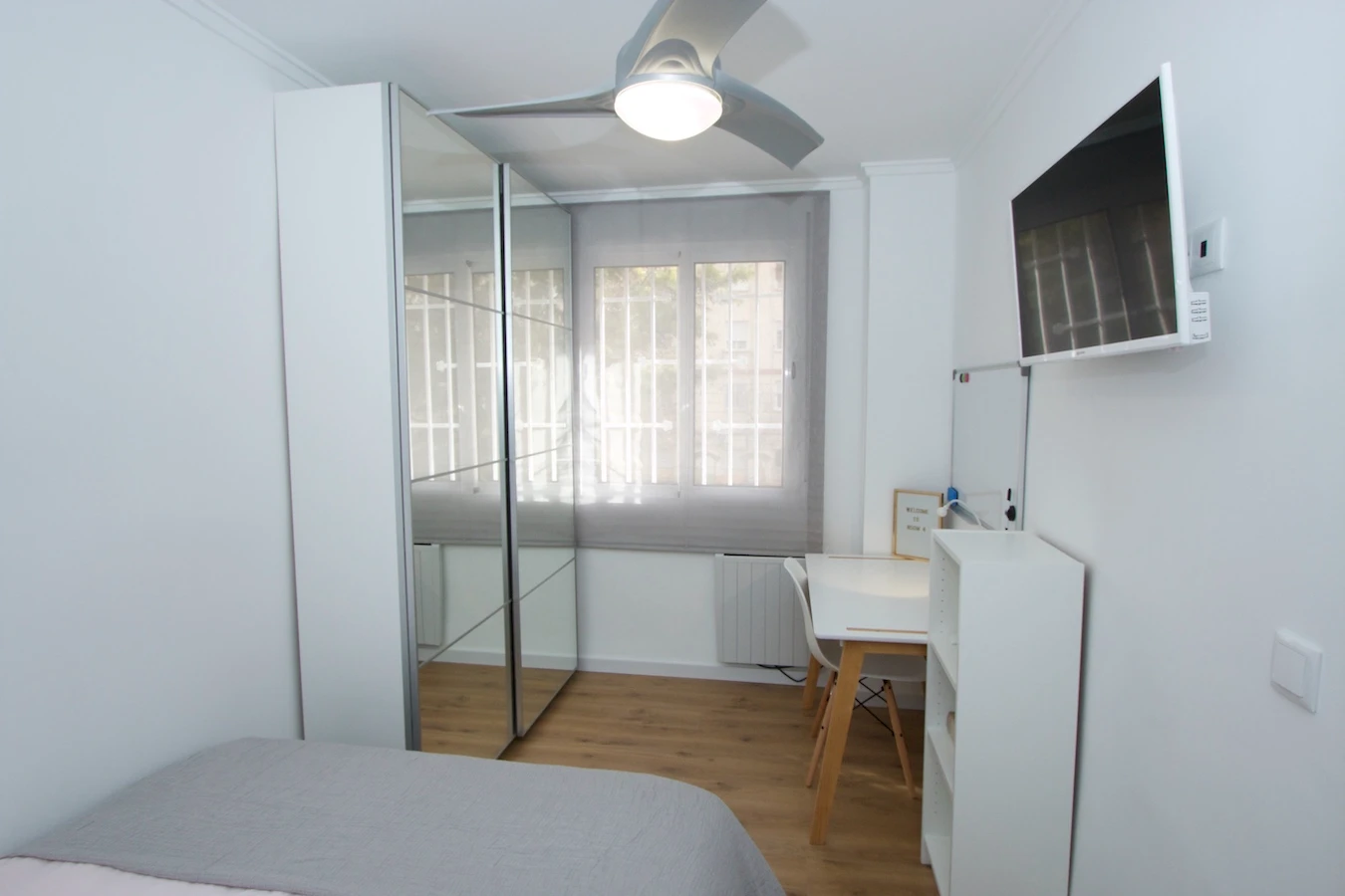 Poeta Andrés Cabrelles, 27 Habitación 4