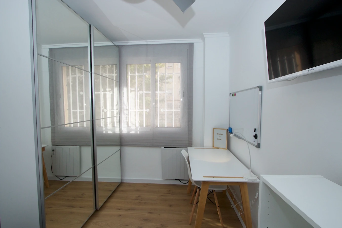 Poeta Andrés Cabrelles, 27 Habitación 4