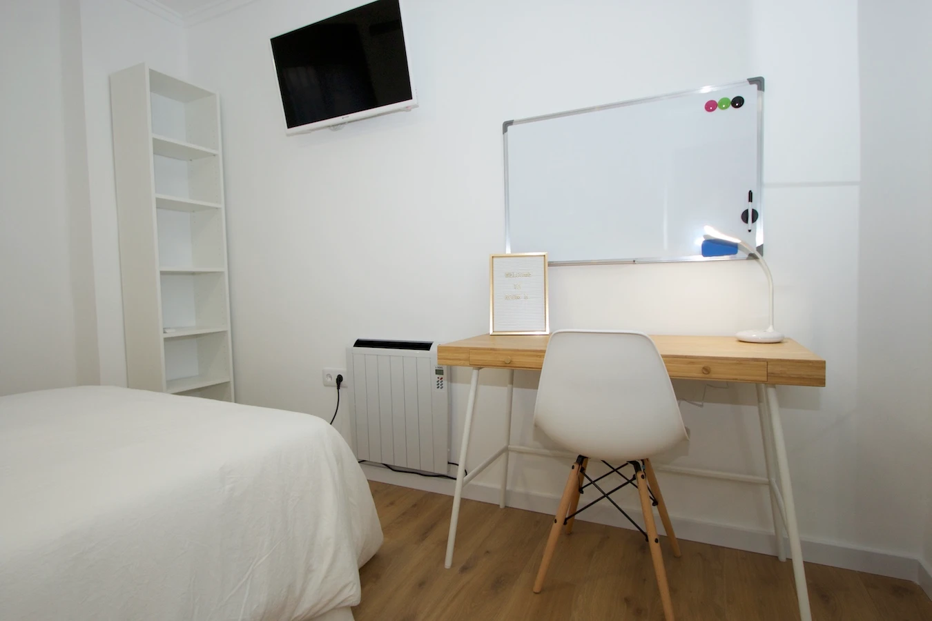 Poeta Andrés Cabrelles, 27 Habitación 5